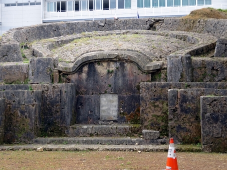 沖縄の風習シリーズ 沖縄のお墓ってなぜ大きいの そう聞かれてちゃんと答えられなかった人のお話